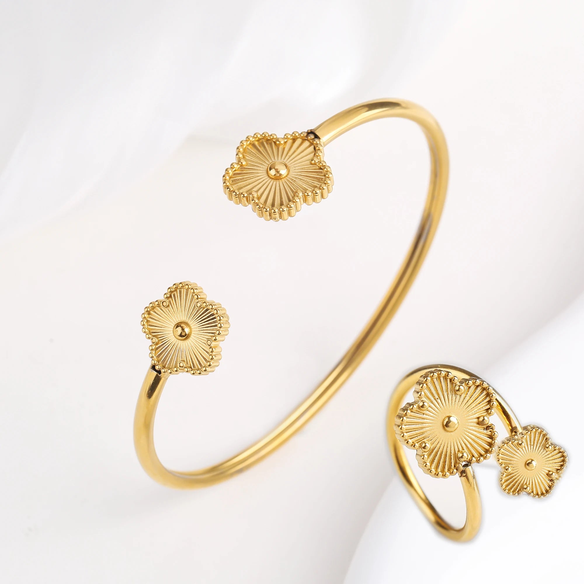 New Design Lucky Stainless Steel FIve Leaf Flower Bangle Ring Jewelry Set for Women Waterproof Fashion Jewelry Party Gift Clover