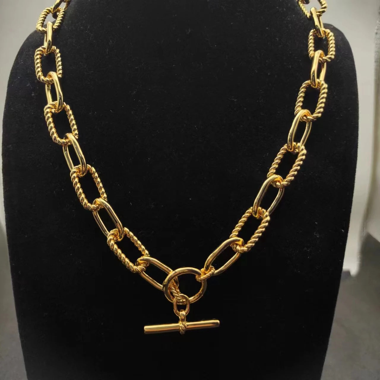 2025 New DY High-Quality Pendant Necklaces for Men and Women Elegant Versatile Designs