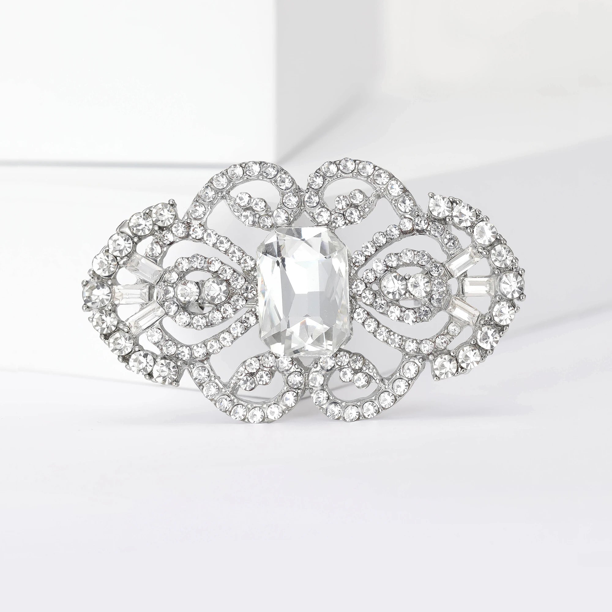 Luxurious Rhinestone Palace Crystal Glass Brooches for Women Unisex Elegant Bridal Pins Event Party Decoration Clothes Accessory