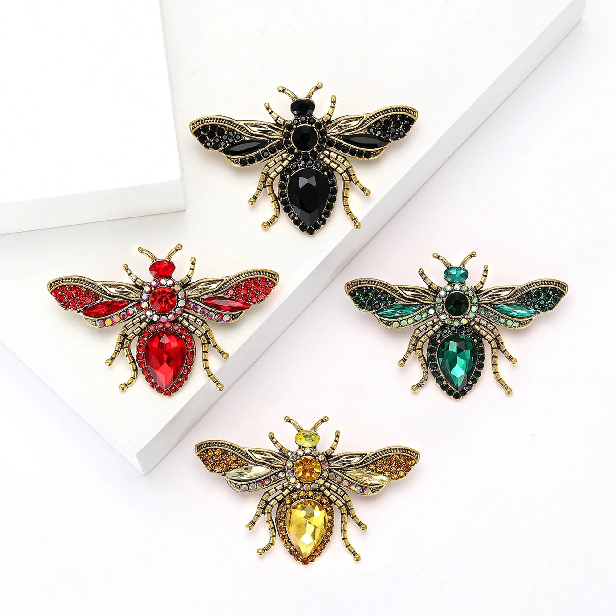 Stylish Rhinestone Bee Brooches for Women Unisex Crystal Glass Insect Pins Event Funny Luxury Gifts New Year Friends Decoration