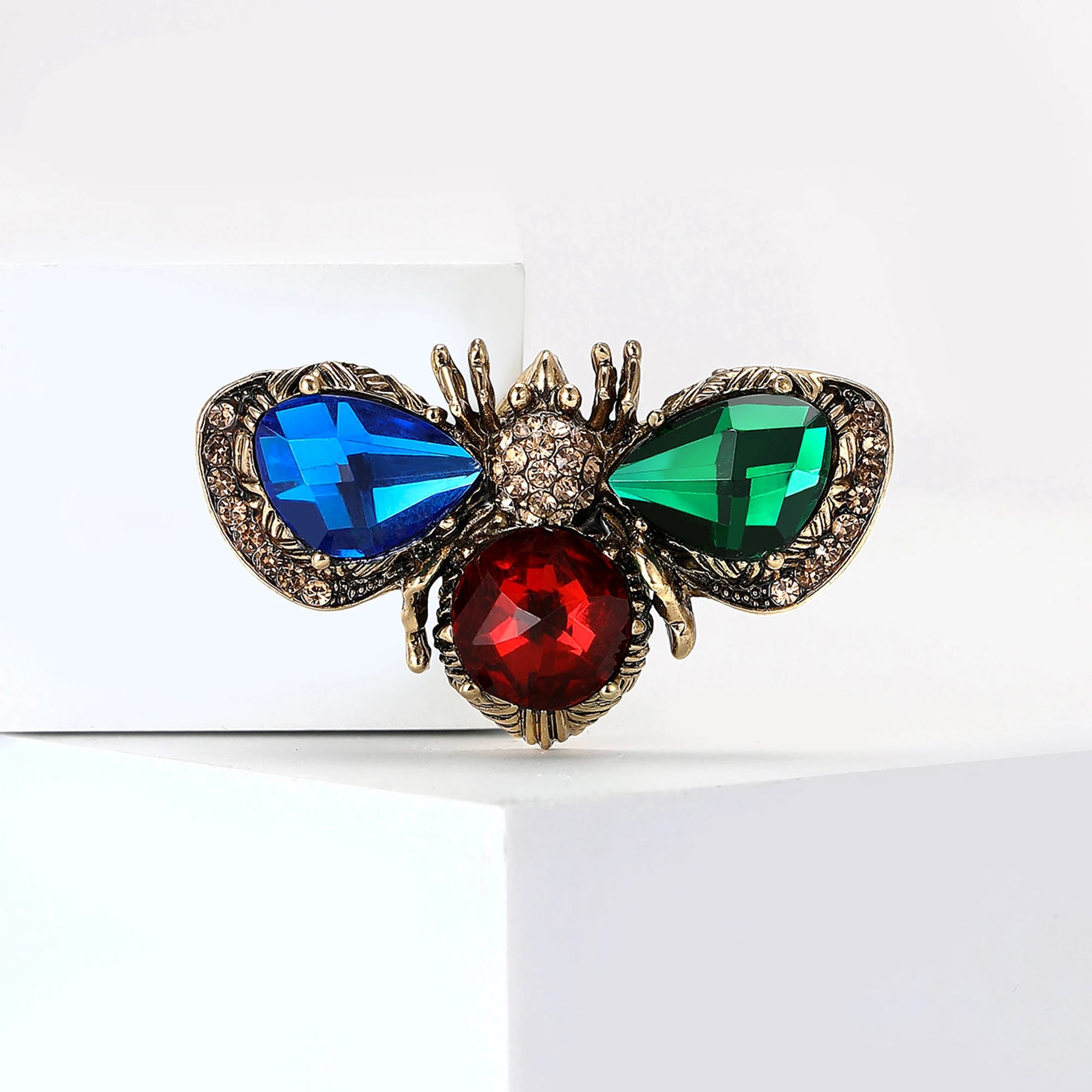 Stylish Rhinestone Bee Brooches for Women Unisex Crystal Glass Insect Pins Event Funny Luxury Gifts New Year Friends Decoration