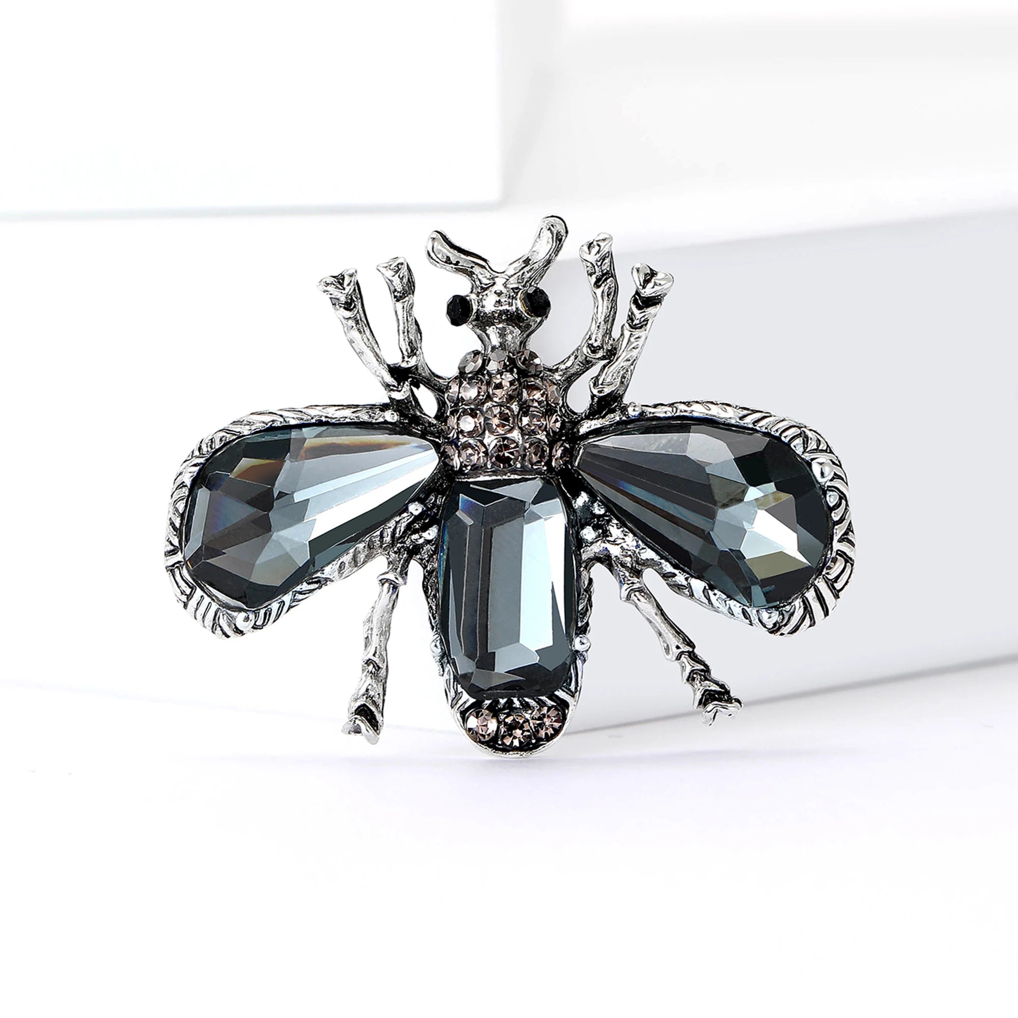 Stylish Rhinestone Bee Brooches for Women Unisex Crystal Glass Insect Pins Event Funny Luxury Gifts New Year Friends Decoration