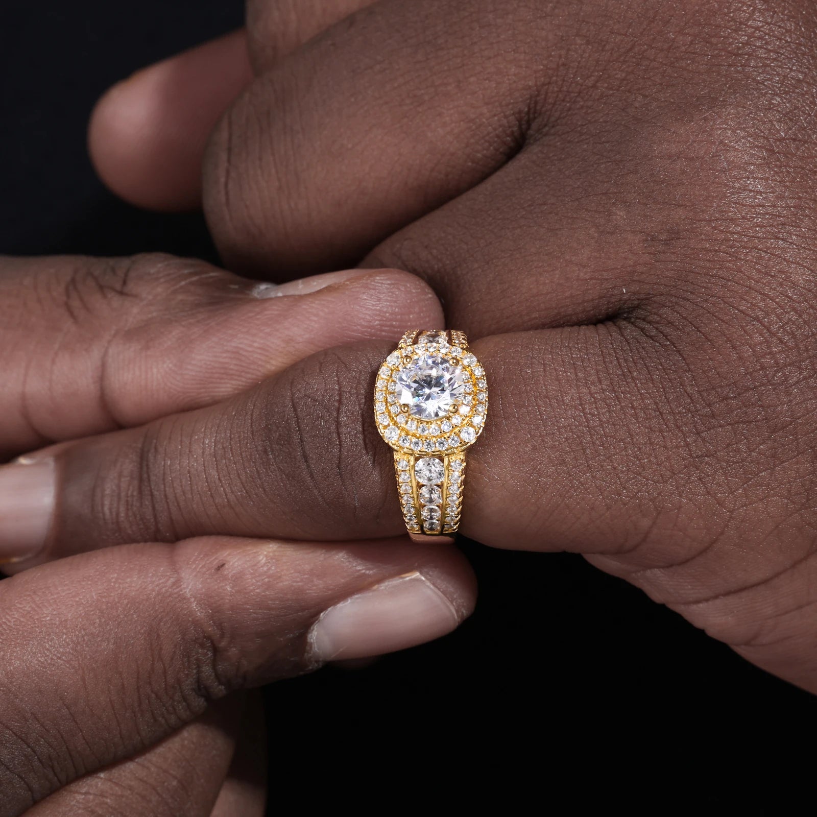 Luxury 925 Sterling Silver Moissanite Round Ice Diamond Ring for Women Men Wedding Party Band Jewelry Gifts 18K Gold Plated