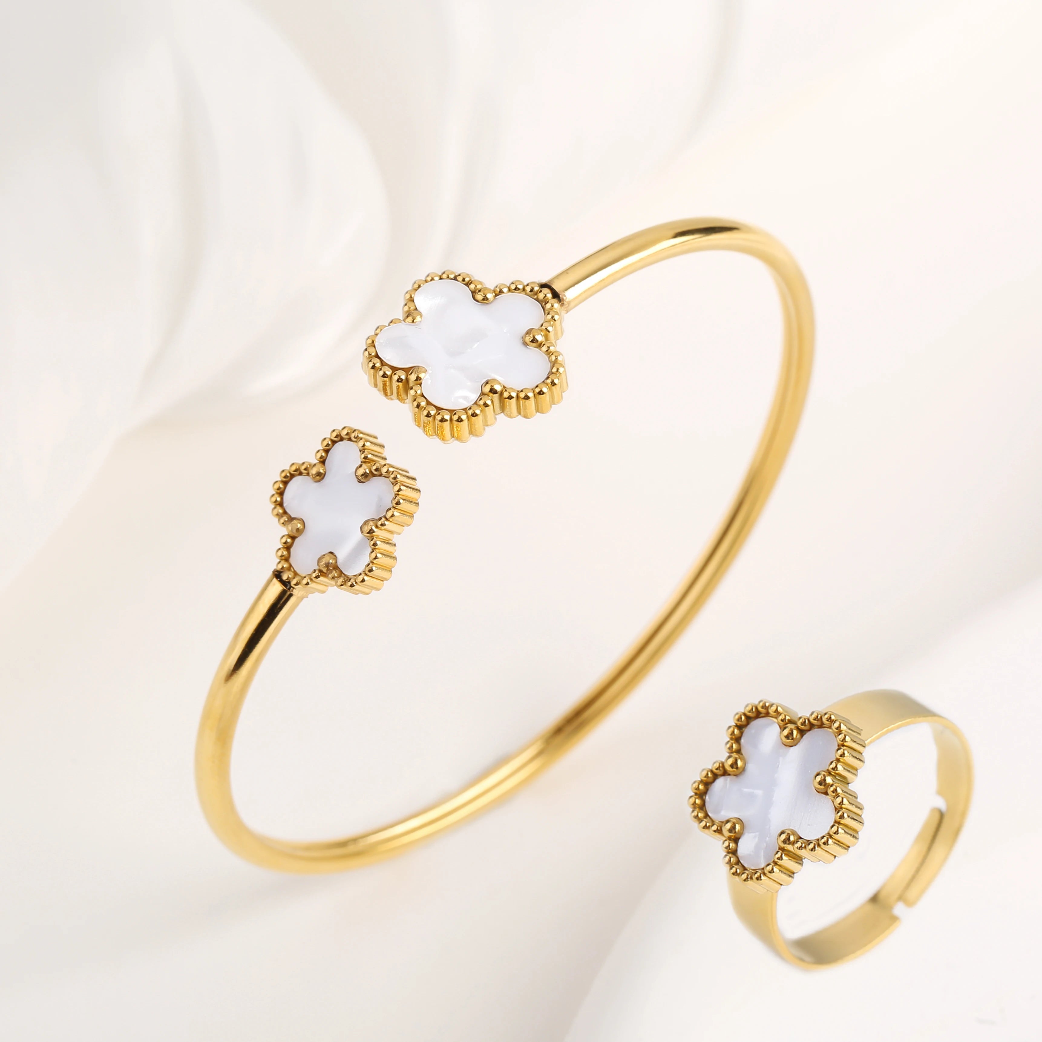 New Design Lucky Stainless Steel FIve Leaf Flower Bangle Ring Jewelry Set for Women Waterproof Fashion Jewelry Party Gift Clover