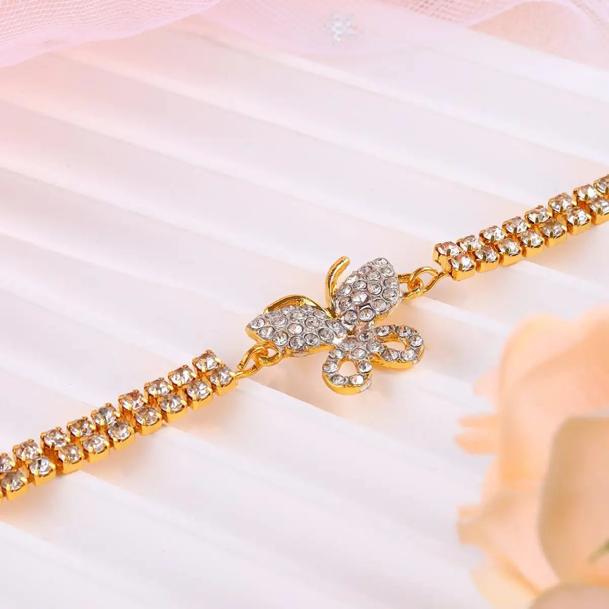 New trendy rhinestone butterfly anklet, minimalist double-row rhinestone-encrusted foot ornament for women.