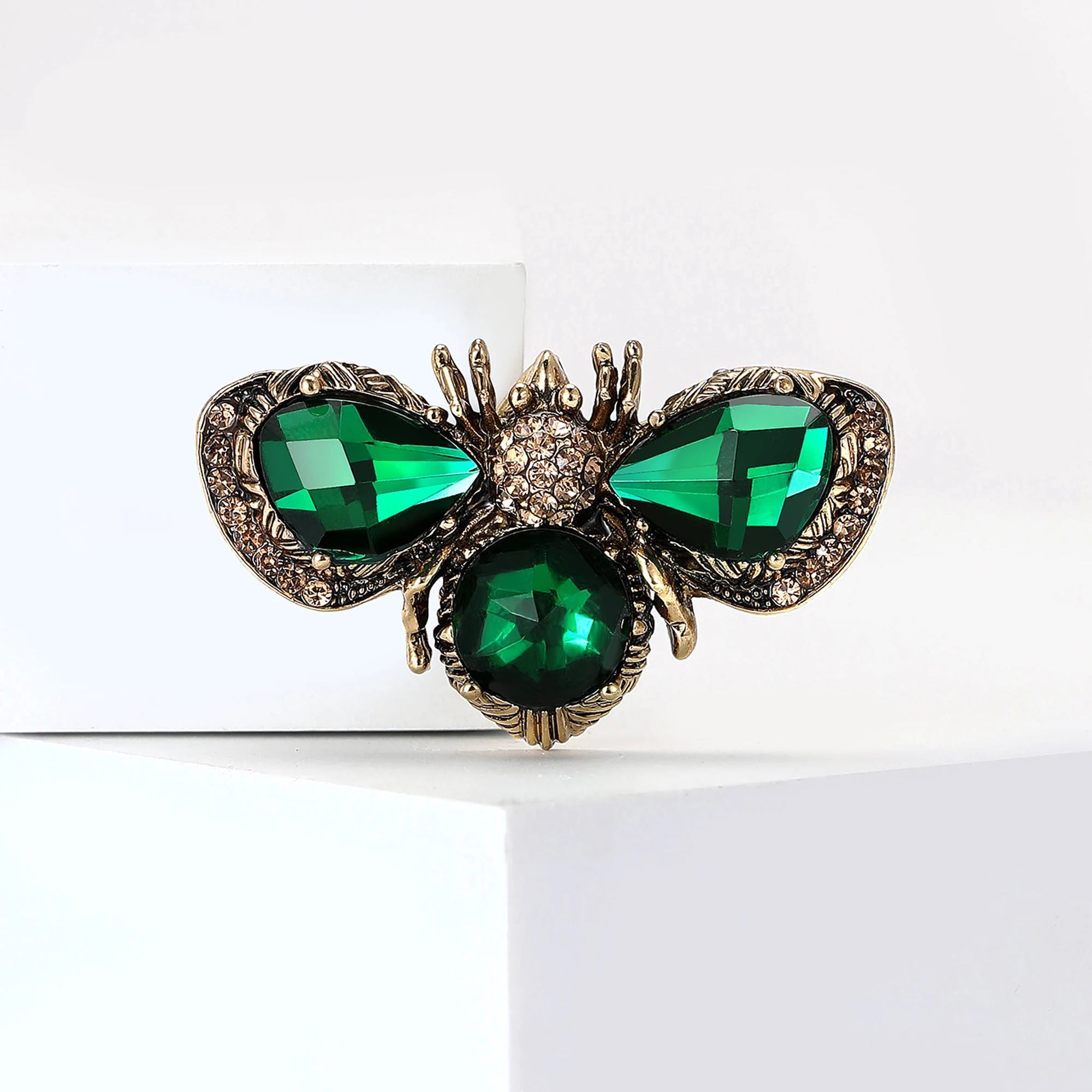 Stylish Rhinestone Bee Brooches for Women Unisex Crystal Glass Insect Pins Event Funny Luxury Gifts New Year Friends Decoration