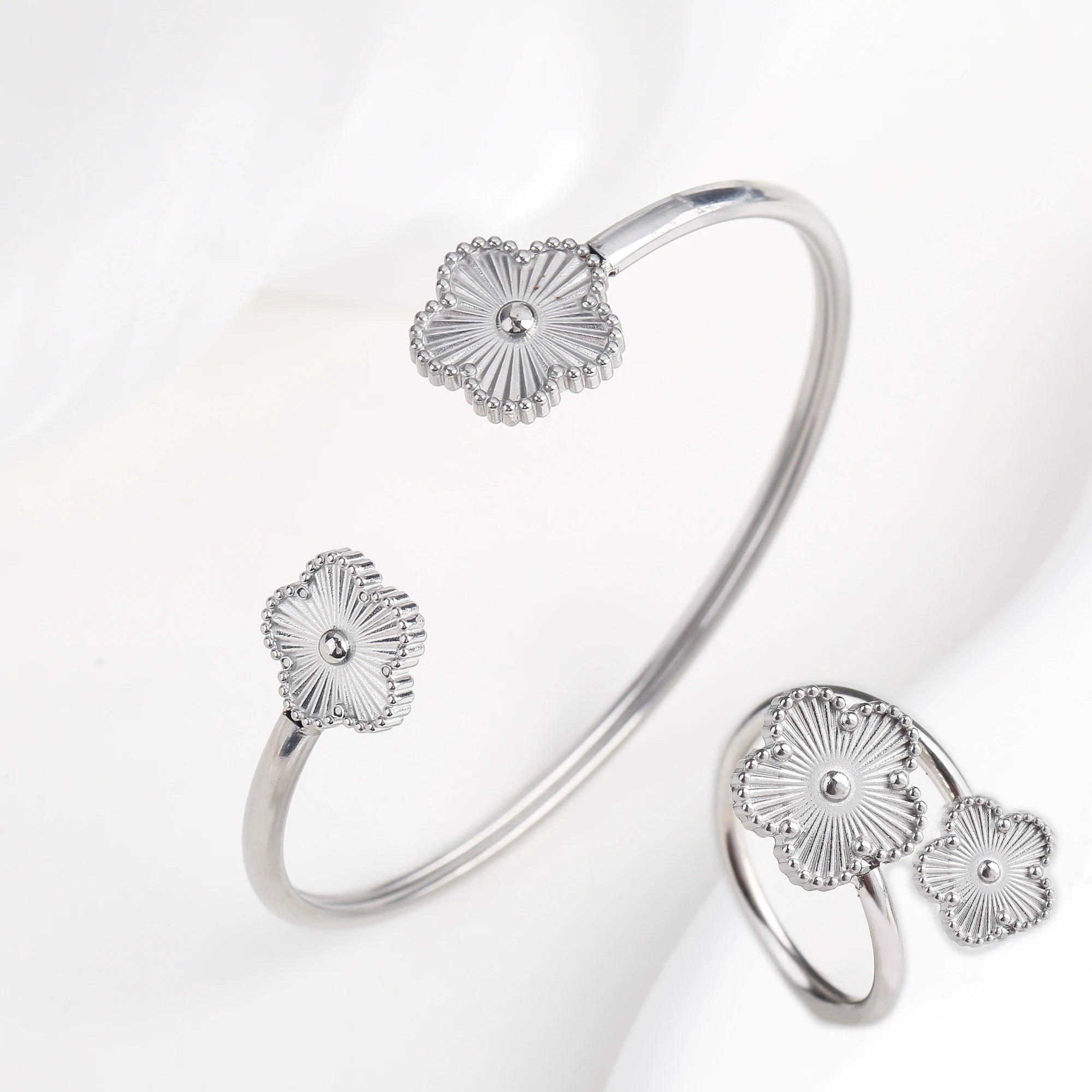 New Design Lucky Stainless Steel FIve Leaf Flower Bangle Ring Jewelry Set for Women Waterproof Fashion Jewelry Party Gift Clover