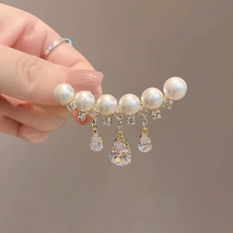 Exquisite Women‘s Brooch Crystal Snowflake Lapel Pins for Men Blue CZ Rhinestone Suit Clothes Badge Luxury Jewelry Accessories