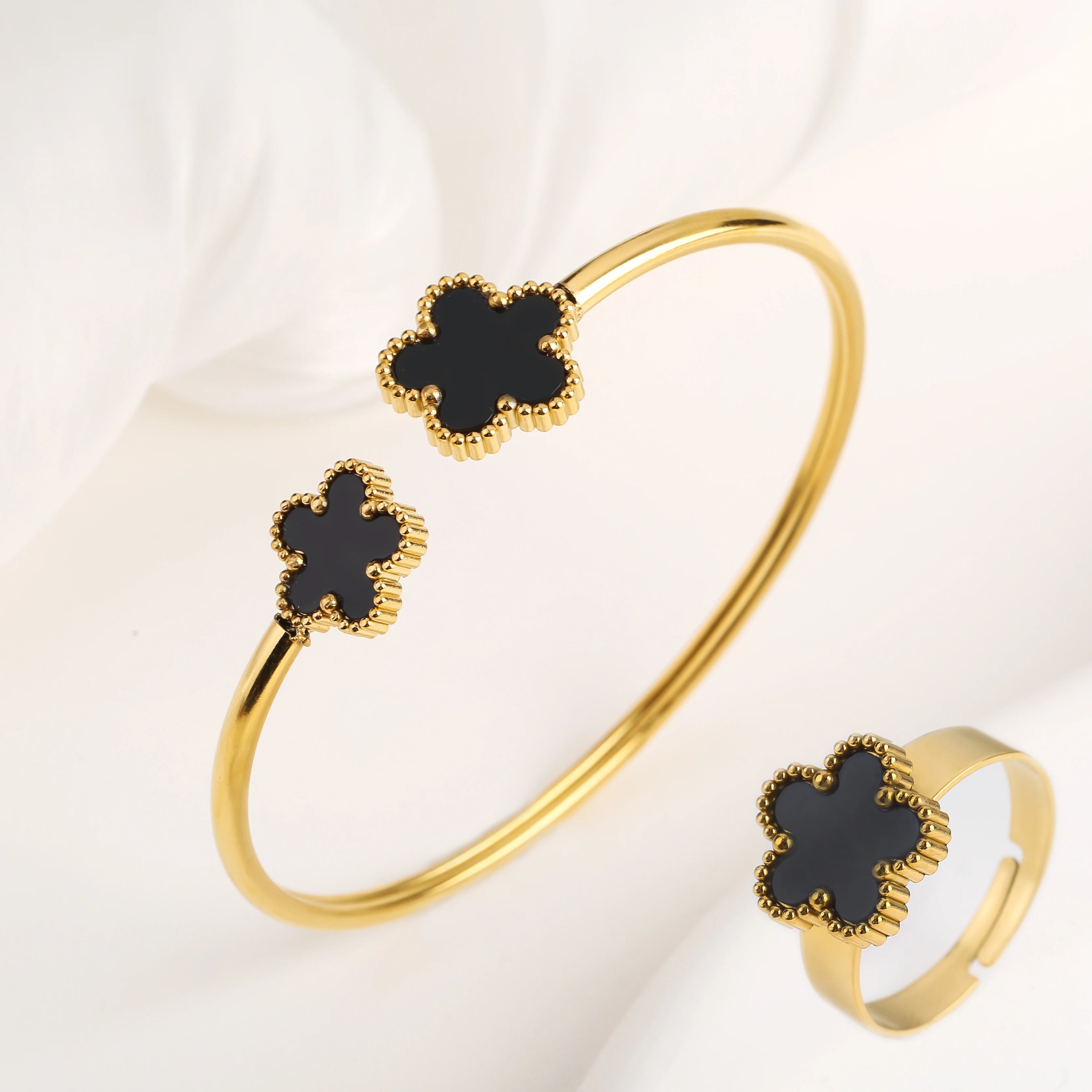 New Design Lucky Stainless Steel FIve Leaf Flower Bangle Ring Jewelry Set for Women Waterproof Fashion Jewelry Party Gift Clover