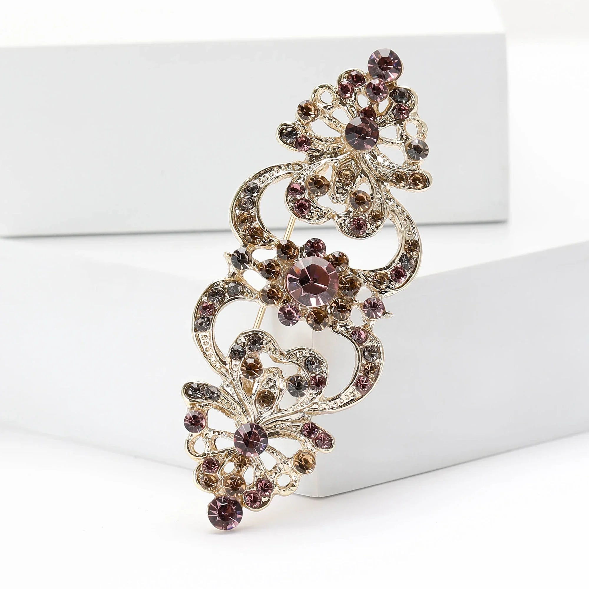 Luxurious Rhinestone Palace Crystal Glass Brooches for Women Unisex Elegant Bridal Pins Event Party Decoration Clothes Accessory