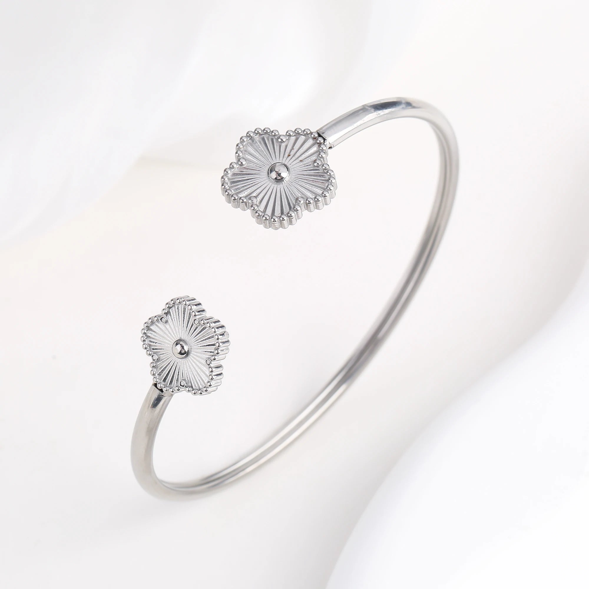 New Design Lucky Stainless Steel FIve Leaf Flower Bangle Ring Jewelry Set for Women Waterproof Fashion Jewelry Party Gift Clover