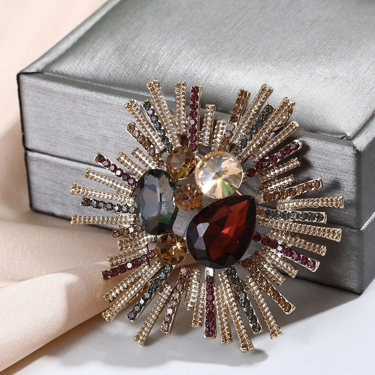 1PC Women's European and American Trendy Atmosphere Droplet brooch Fashion Dressing Banquet Party Festival Gift