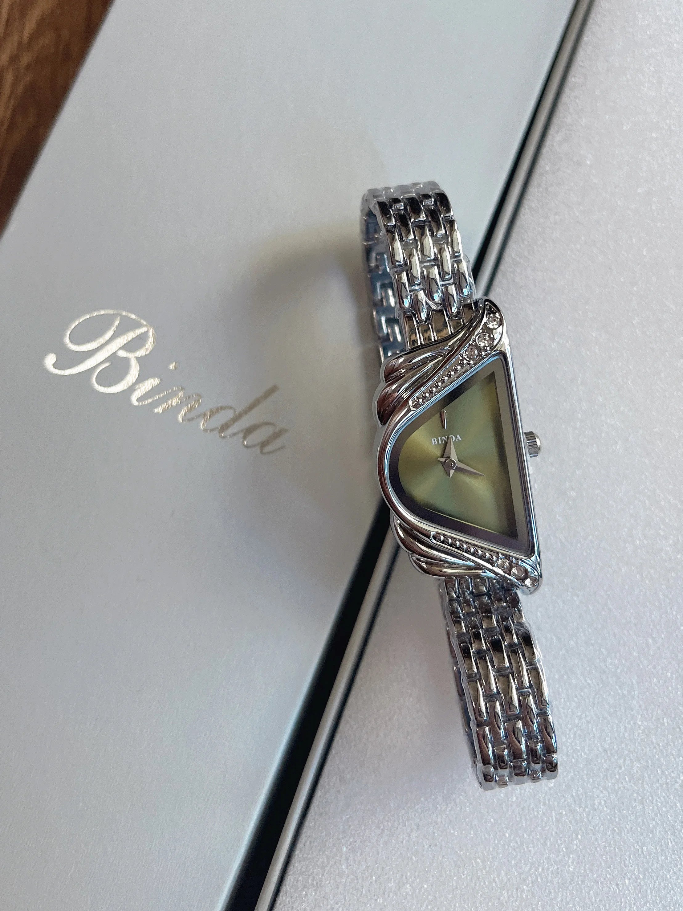 Binda Women’s Quartz Wristwatch – Silver Case, Blue Minimalist Dial, 30M Water Resistant, Elegant Gift Set with Box & Strap Adju