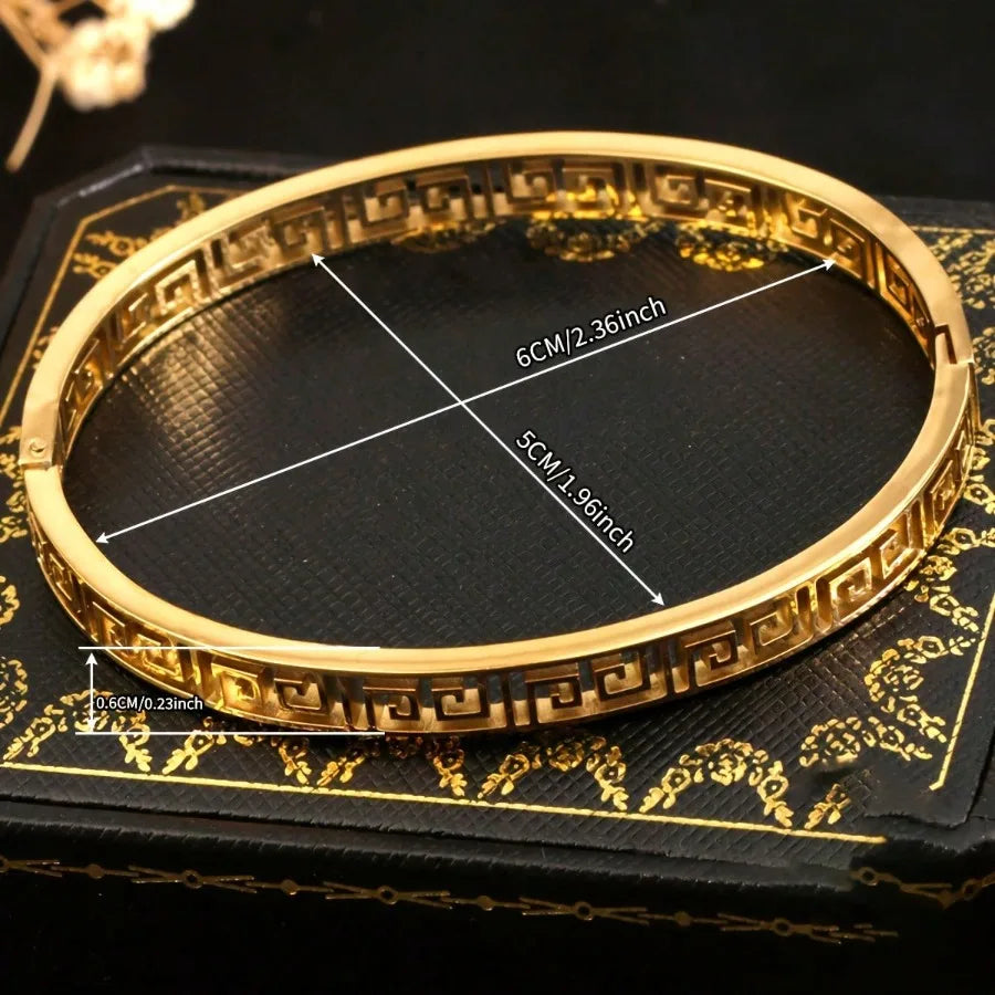 Fashionable vintage Greek key pattern bracelet, retro luxurious geometric hollow bracelet, stylish unisex accessory.