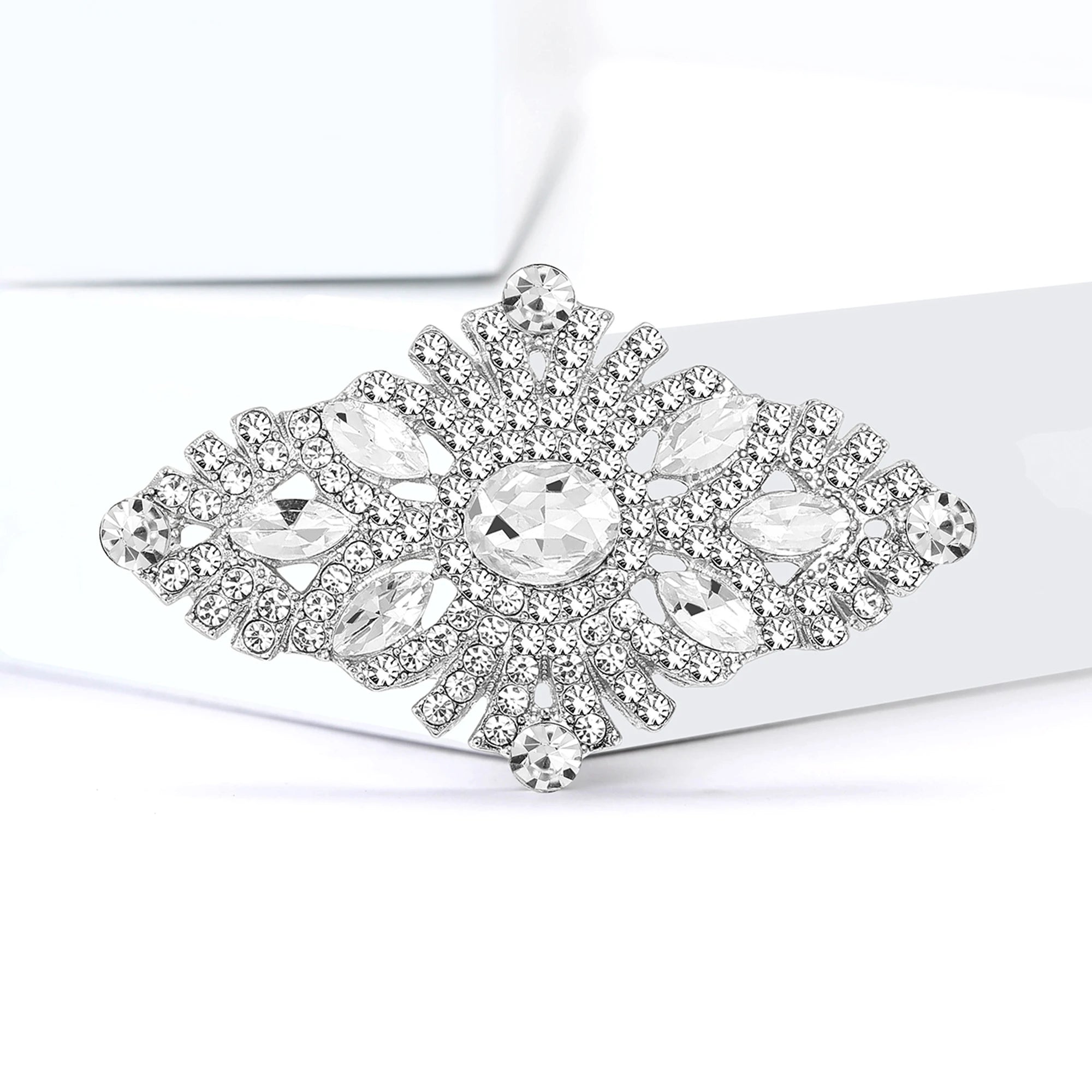 Luxurious Rhinestone Palace Crystal Glass Brooches for Women Unisex Elegant Bridal Pins Event Party Decoration Clothes Accessory