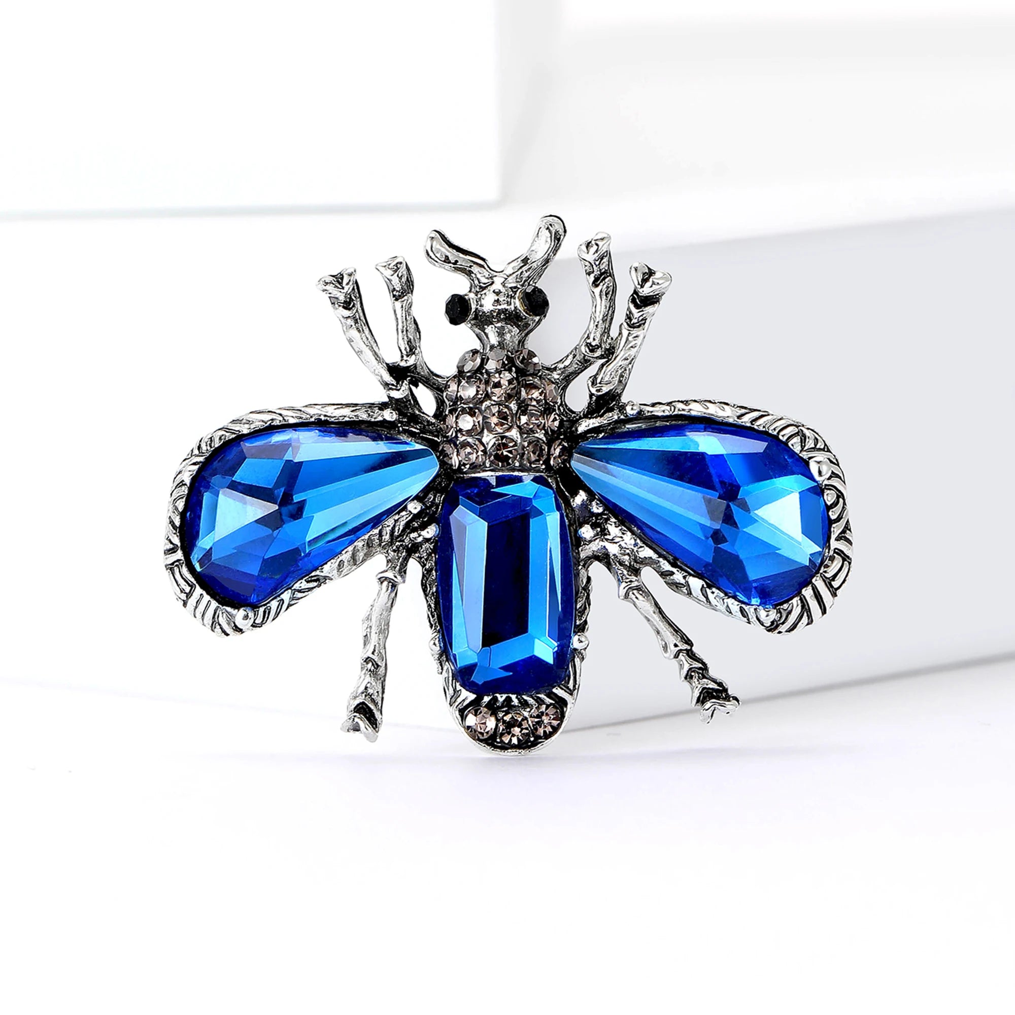 Stylish Rhinestone Bee Brooches for Women Unisex Crystal Glass Insect Pins Event Funny Luxury Gifts New Year Friends Decoration