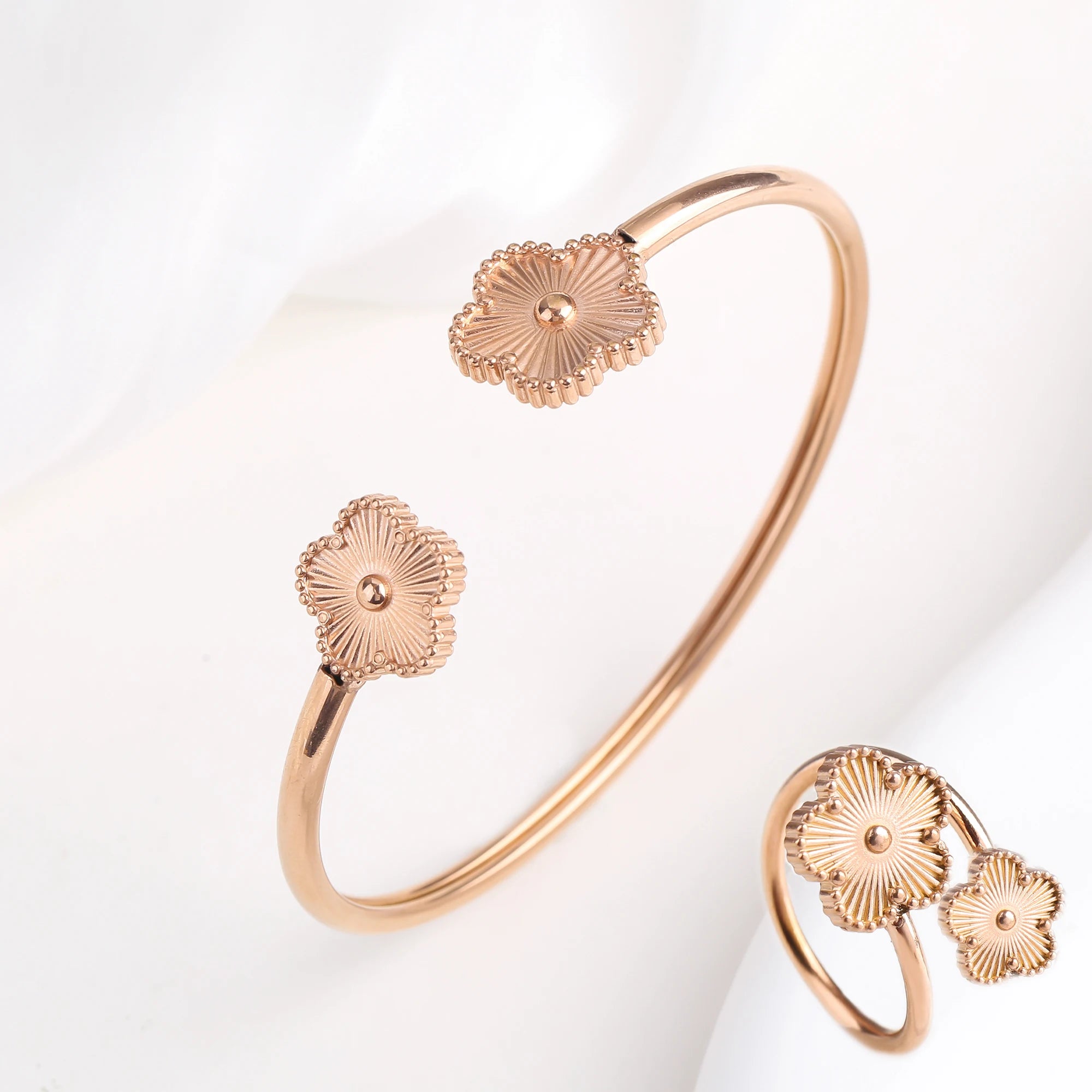 New Design Lucky Stainless Steel FIve Leaf Flower Bangle Ring Jewelry Set for Women Waterproof Fashion Jewelry Party Gift Clover