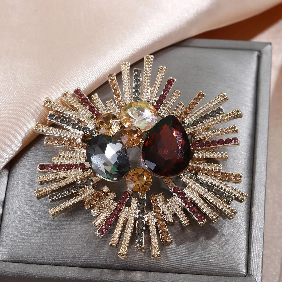 1PC Women's European and American Trendy Atmosphere Droplet brooch Fashion Dressing Banquet Party Festival Gift